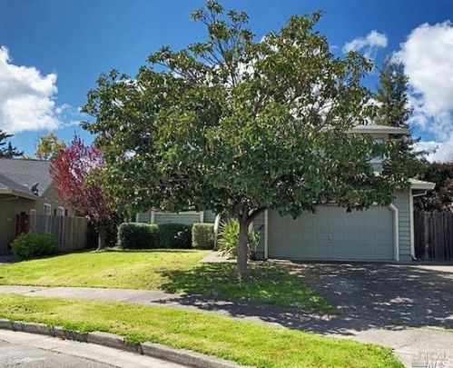 1977 Marsh Creek Ct, Santa Rosa, CA 95403-7920
