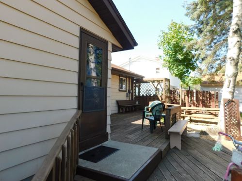 8002 Grn Tree Rd, Milwaukee WI 53223-4926 exterior