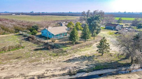 12379 Livingston Cressey Rd, Livingston, CA 95334-9737