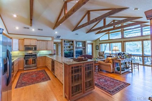 311 Knob Hill Rd, Glenville, NC 28736-8834