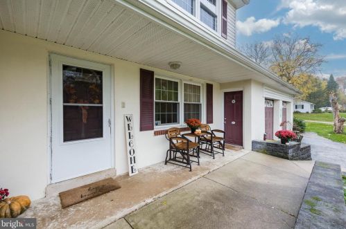 10 Beale Dr, Parkesburg, PA 19365-1416