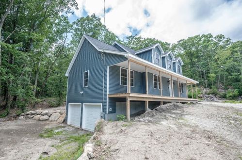 786 Greenville Ave, Providence, RI 02919-1330