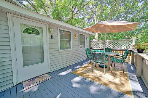 11 Neptune Pl, Baiting Hollow, NY 11933-1269