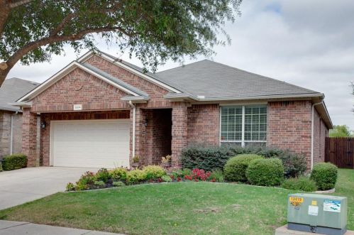 3204 Hornbeam St, Argyle TX  76226-2476 exterior