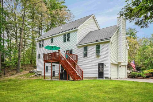 19 Maverick Dr, Auburn, NH 03032-3548