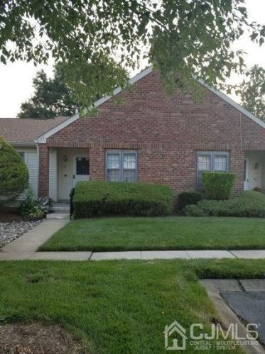 75 Whitehead Ln, East Brunswick NJ  08816-5633 exterior