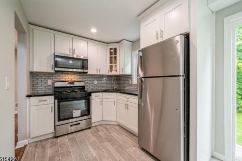 16 Kyle Dr, Dover NJ  07801-4736 exterior