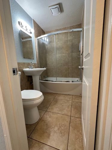 1712 Cherry Ave, Long Beach CA  90806-5821 exterior