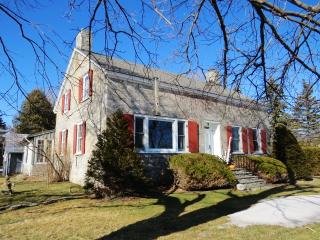 1433 Lake Shore Rd, Chazy Landing, NY 12921-3404