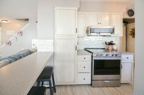 25 Staffordshire Commons Dr, Wallingford, CT 06492-1743