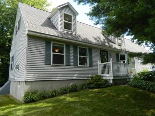 19 Meadowbrook Dr, Sunderland, MA 01375-9493