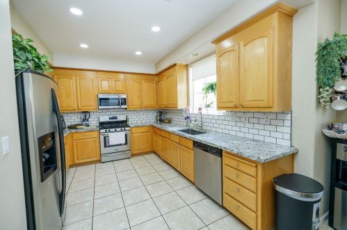 2135 Canyon Creek Ct, Newman CA  exterior