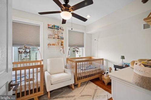 428 Mercy St, Philadelphia PA  19148-2507 exterior