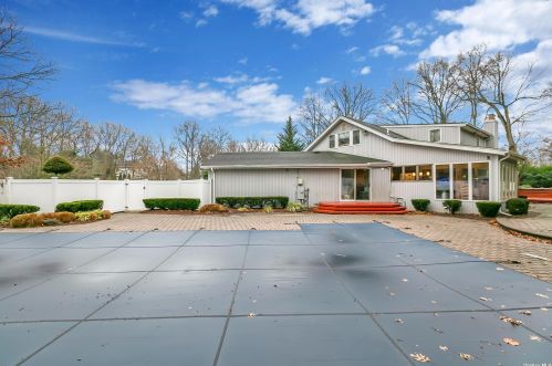 22 Stonywell Ct, Huntington Station NY  11746-5423 exterior