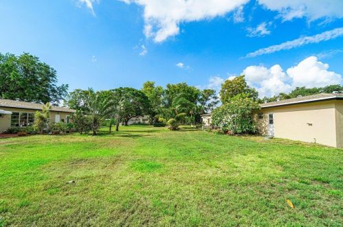 957 Circle Dr, Delray Beach FL  33445-3007 exterior