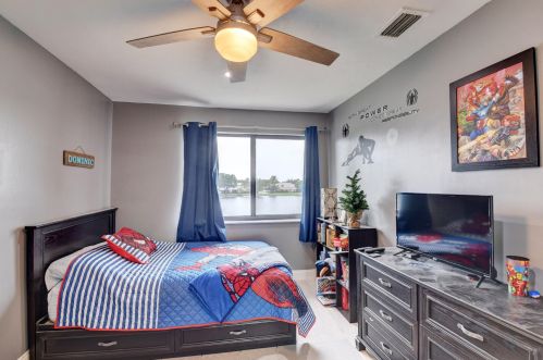 5274 Jog Ln, Delray Beach FL  33484-6621 exterior