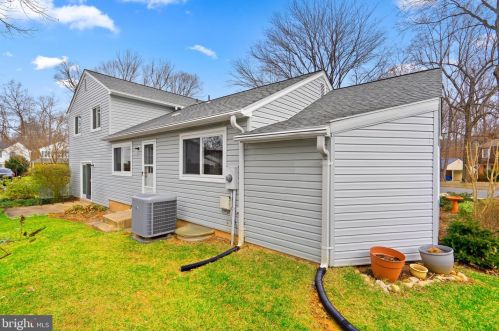 6010 Rdg Frd Dr, Springfield VA 22015-3651 exterior