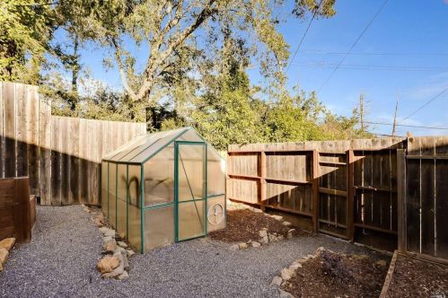 2387 Los Olivos Rd, Santa Rosa CA 95404-2015 exterior