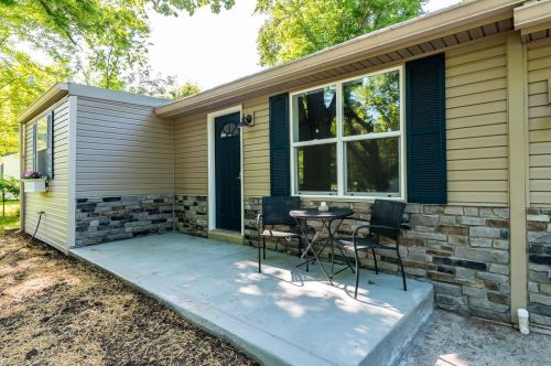 2143 Berry Rd, Amelia, OH 45102-9720