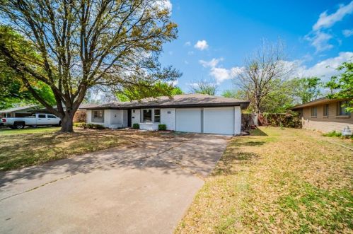 6028 Walraven Cir, Fort Worth TX  76133-2752 exterior