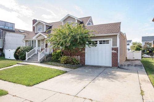 2500 Ocean Ave, North Bellmore NY  11710-3825 exterior