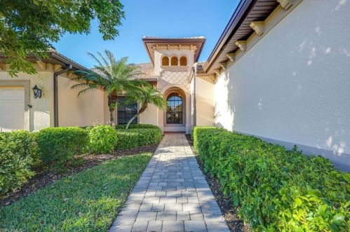 7393 Moorgate Point Way, Naples, FL 34113-5101