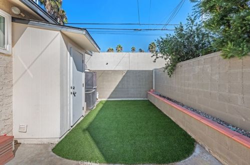 3330 10th St, Long Beach CA  90804-5010 exterior