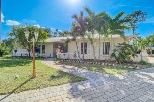 312 Country Club Dr, Naples, FL 34110-1144