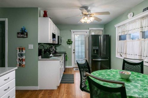 231 44 St, North Lindenhurst NY 11757-2307 exterior