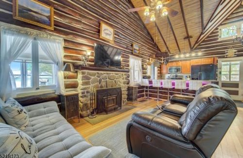 9 Woodside Dr, West Milford Lakes NJ  07480-4246 exterior