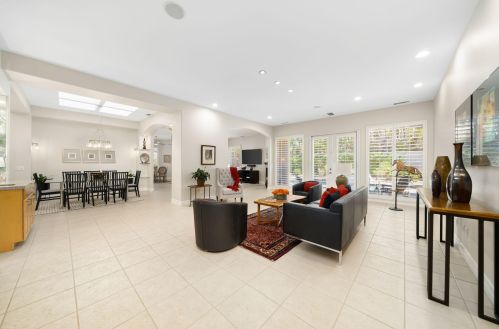 8 King Edward Ct, Rancho Mirage CA  92270-1621 exterior