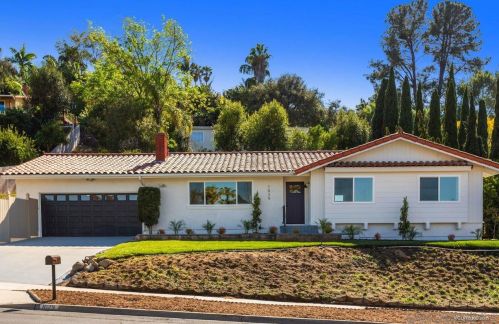 1029 Deerhaven Dr, Vista, CA 92084-5541