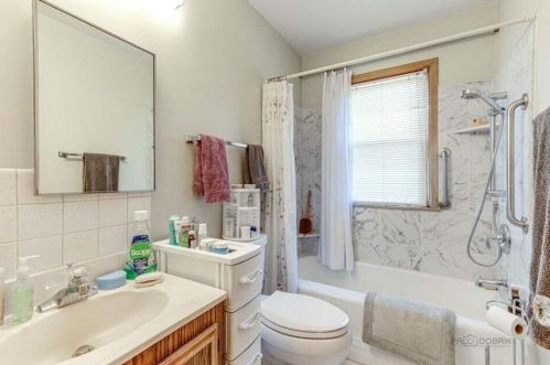 7518 37 Ave, Kenosha WI 53144-2122 exterior