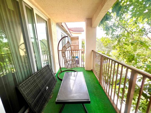 419 Villa Cir, Boynton Beach FL  33435-8911 exterior