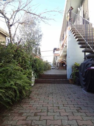 740 Clara St, Oakland, CA 94603-1148