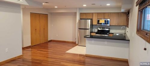 2903 Summit Ave, Union City, NJ 07087-2324