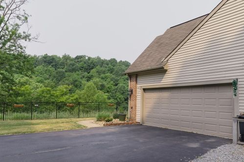 498 Cooney Hollow Rd, Sewickley, PA 15143-9611