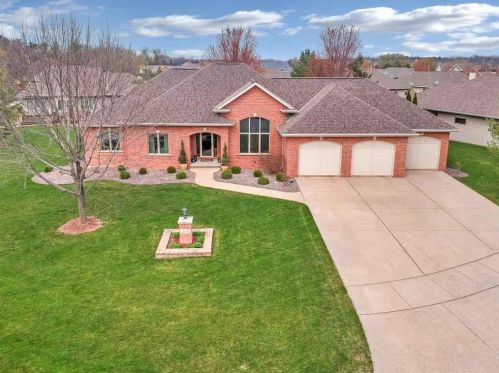 3341 Whittier Dr, Green Bay, WI 54311-8929