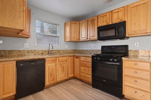 1325 Arrowhead Ct, Modesto CA  95351-1723 exterior
