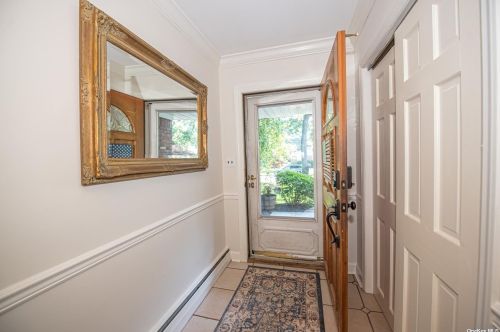 30 Vine Ln, Elwood NY  11731-3210 exterior