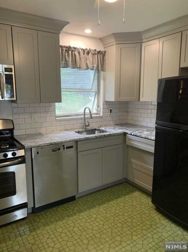 1 Walker Ave, Closter NJ  07624-2833 exterior