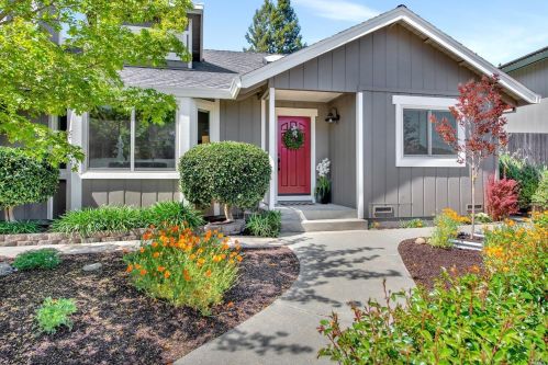 8040 Hill Dr, Sebastopol, CA 95472-2733