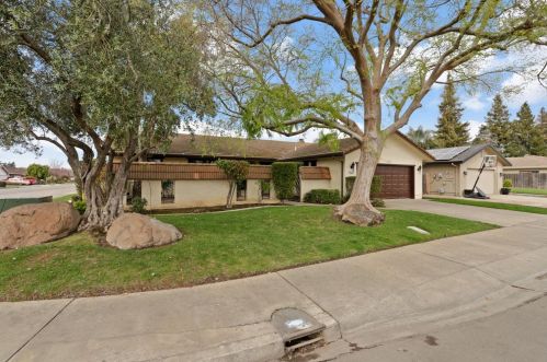 867 Kramer Dr, Lodi, CA 95242-3706