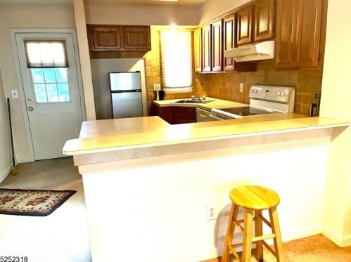 6 Troon Ter, Annandale NJ  08801-1601 exterior