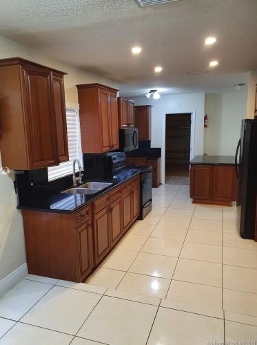 6813 35th Ct, Hollywood, FL 33023-6034