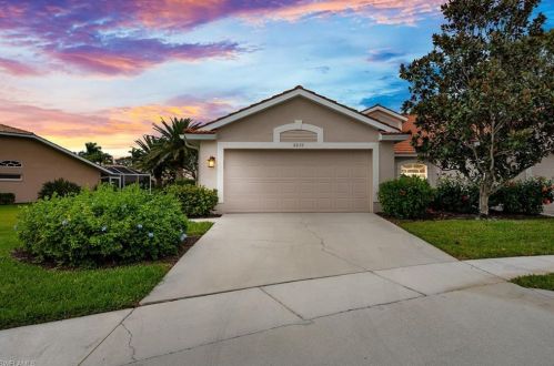 6672 Castlelawn Pl, Naples, FL 34113-1612