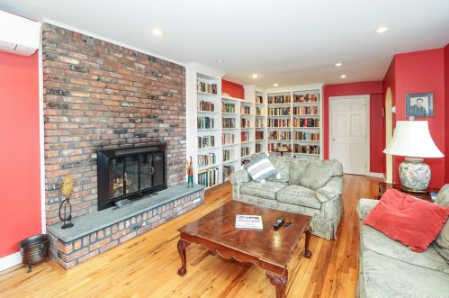 12 Grover Ln, Elwood NY  11731-3015 exterior