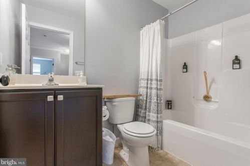 3217 Silbury Hl, Downingtown PA  19335-6003 exterior