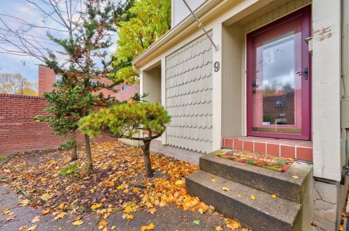 9 Purchase Pl, Pittsburgh, PA 15228-1009