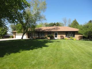 2400 Buena Vista Dr, Brookfield, WI 53045-4309